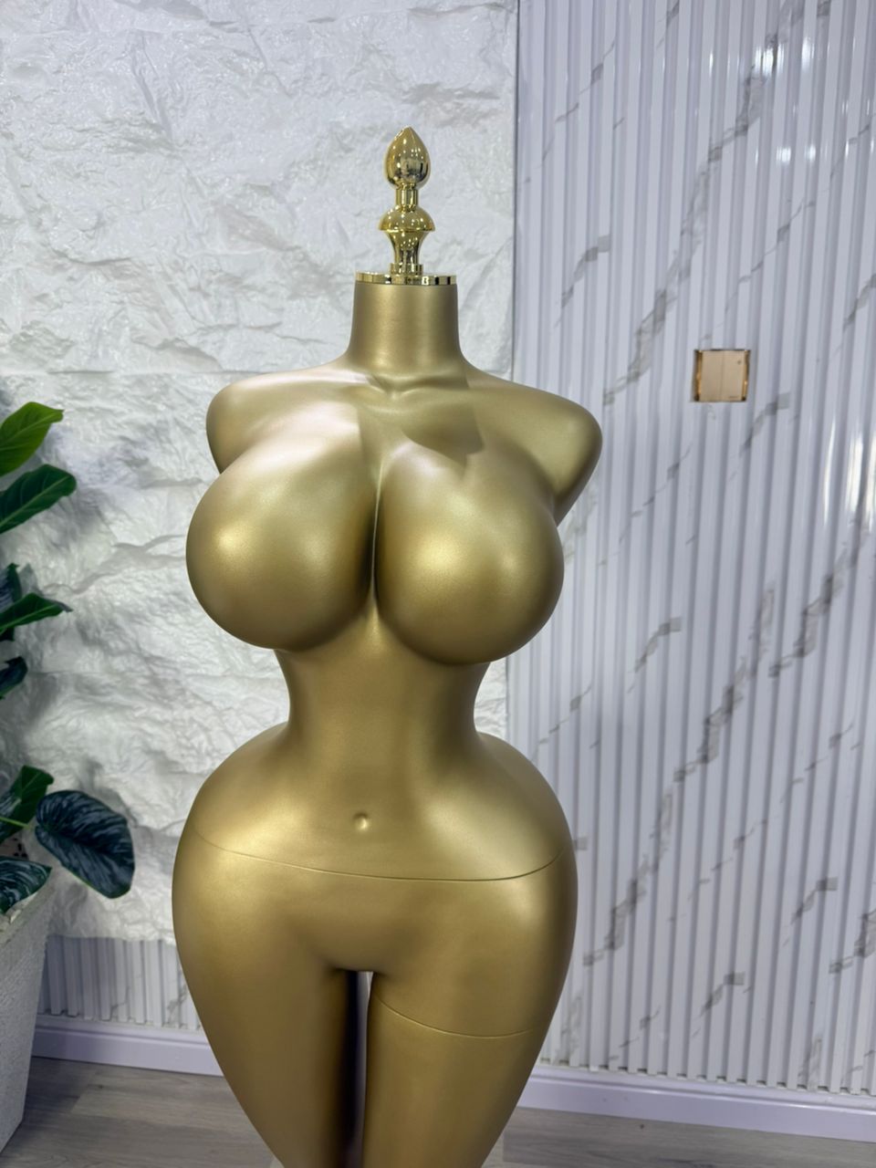 Gold Curvy BBL Mannequin - Image 8
